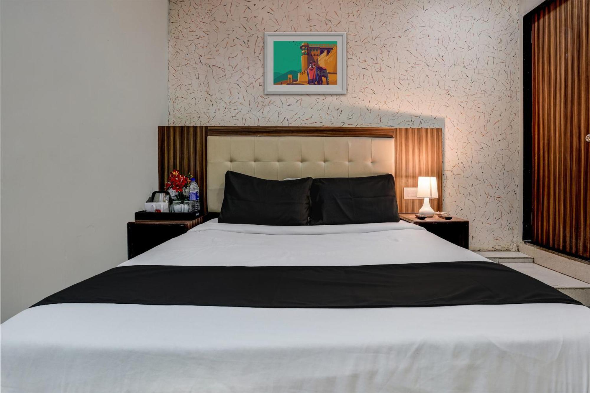 OYO 27640 Hotel Blue Sapphire Residency Bombay Eksteriør billede