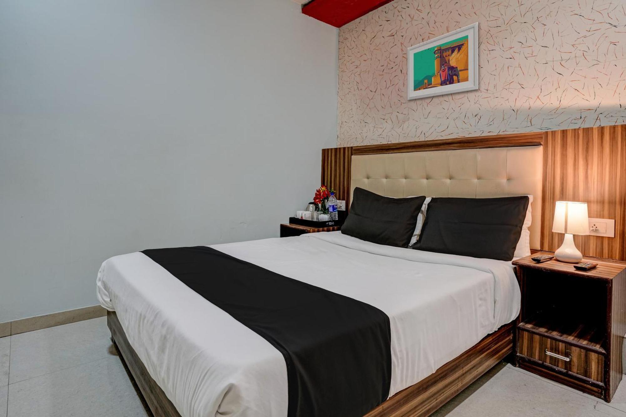 OYO 27640 Hotel Blue Sapphire Residency Bombay Eksteriør billede