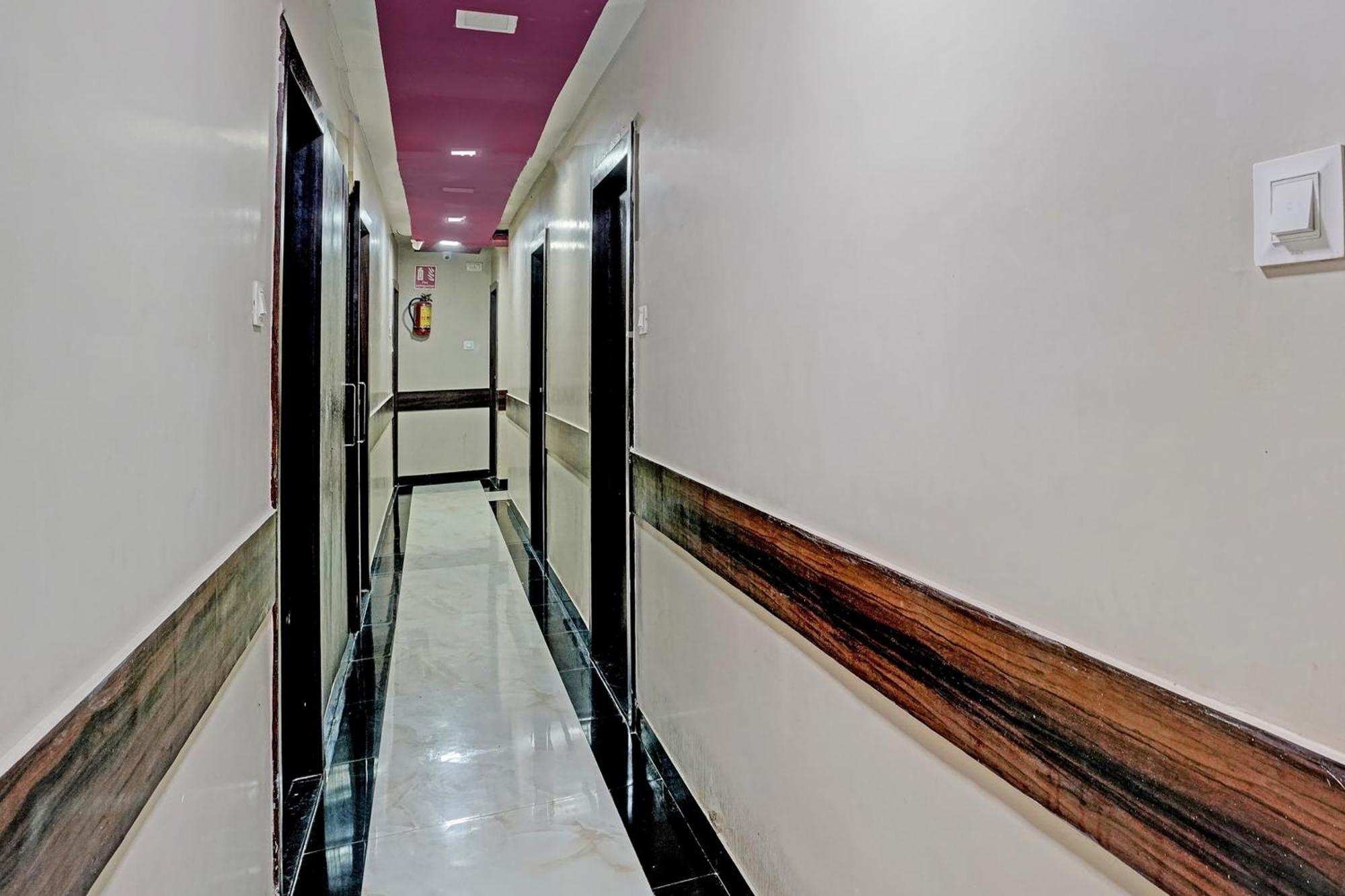 OYO 27640 Hotel Blue Sapphire Residency Bombay Eksteriør billede
