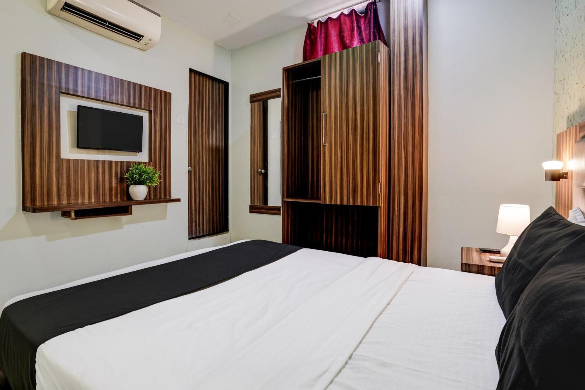 OYO 27640 Hotel Blue Sapphire Residency Bombay Eksteriør billede