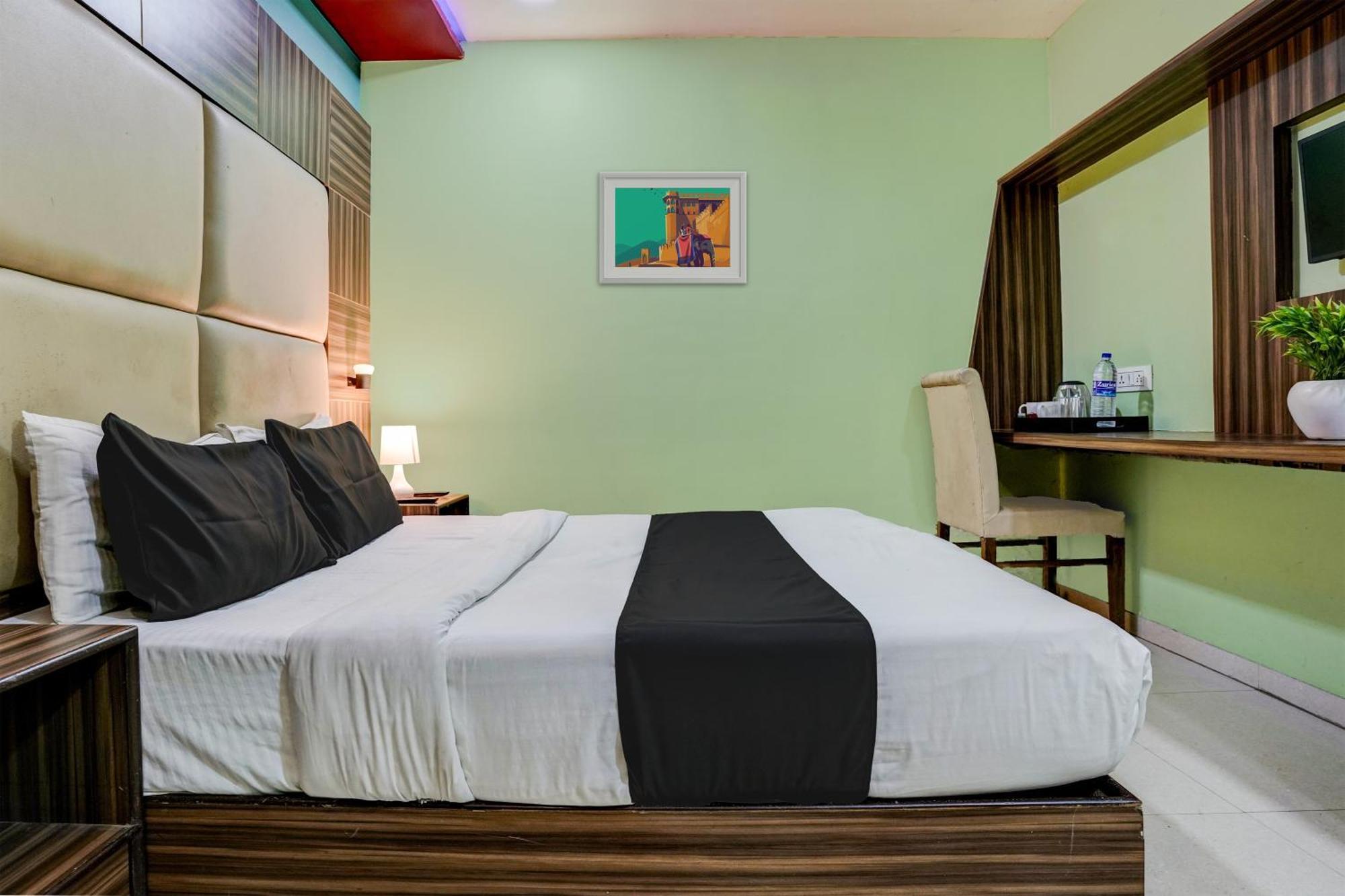 OYO 27640 Hotel Blue Sapphire Residency Bombay Eksteriør billede