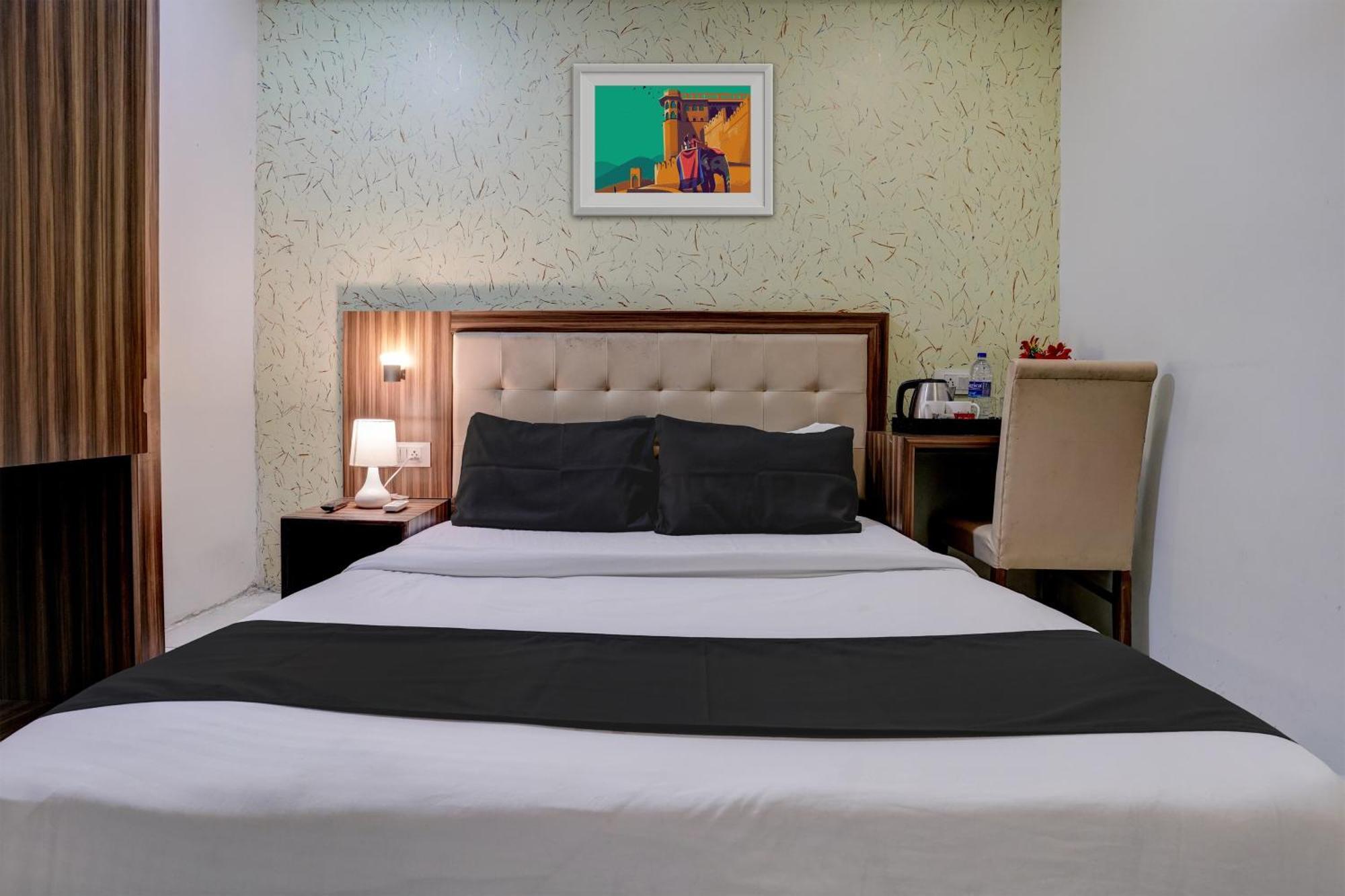 OYO 27640 Hotel Blue Sapphire Residency Bombay Eksteriør billede