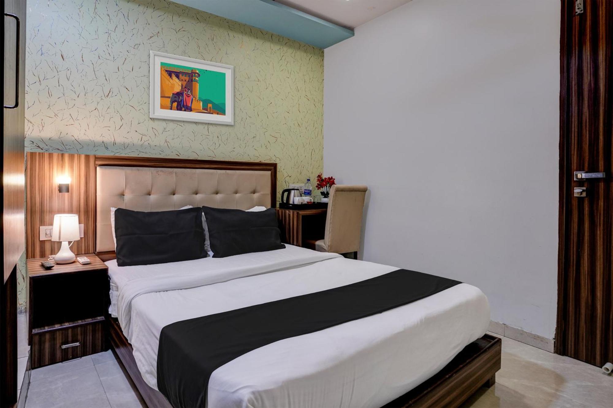 OYO 27640 Hotel Blue Sapphire Residency Bombay Eksteriør billede