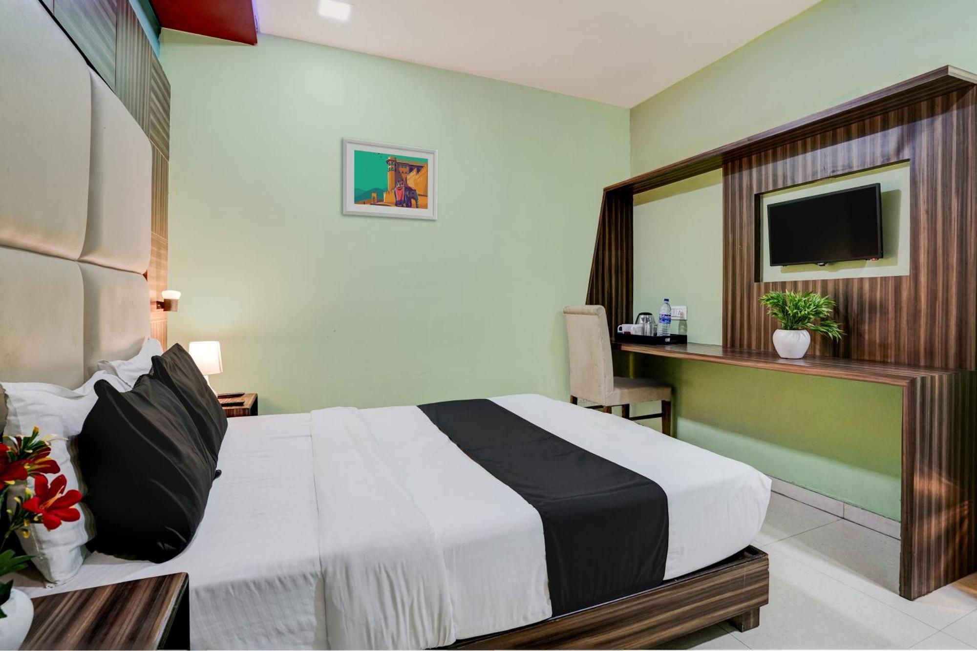 OYO 27640 Hotel Blue Sapphire Residency Bombay Eksteriør billede
