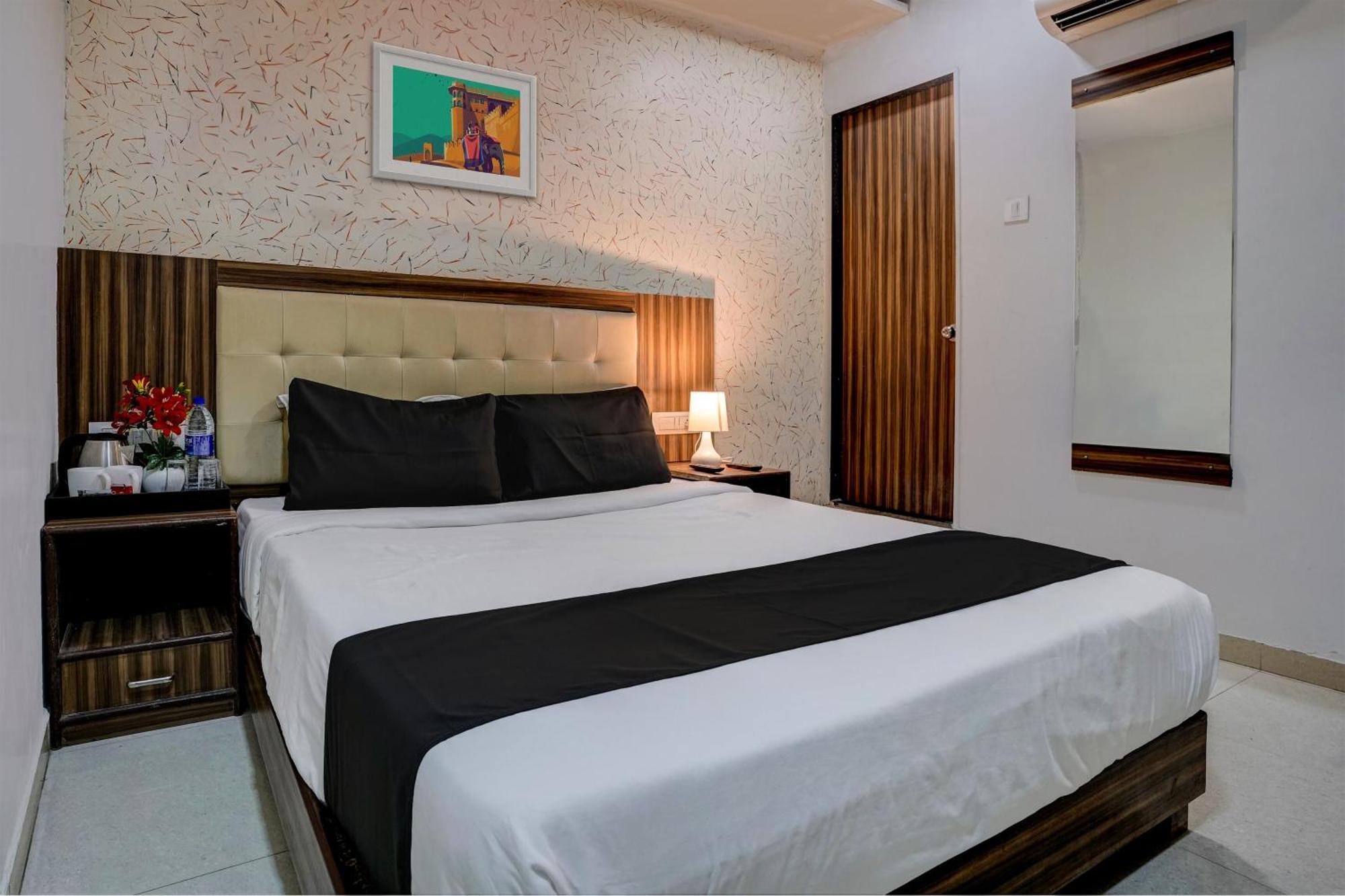 OYO 27640 Hotel Blue Sapphire Residency Bombay Eksteriør billede
