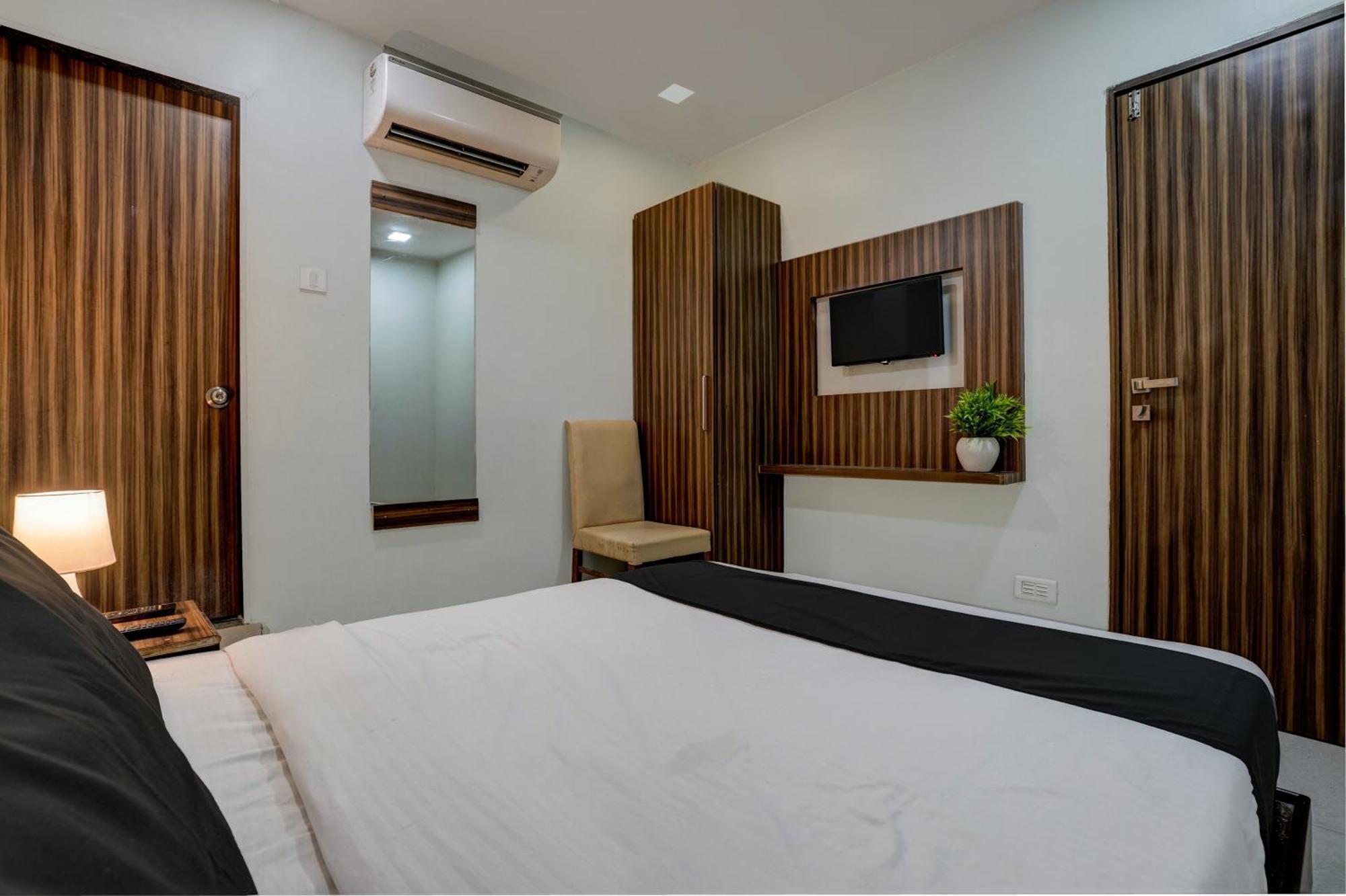OYO 27640 Hotel Blue Sapphire Residency Bombay Eksteriør billede