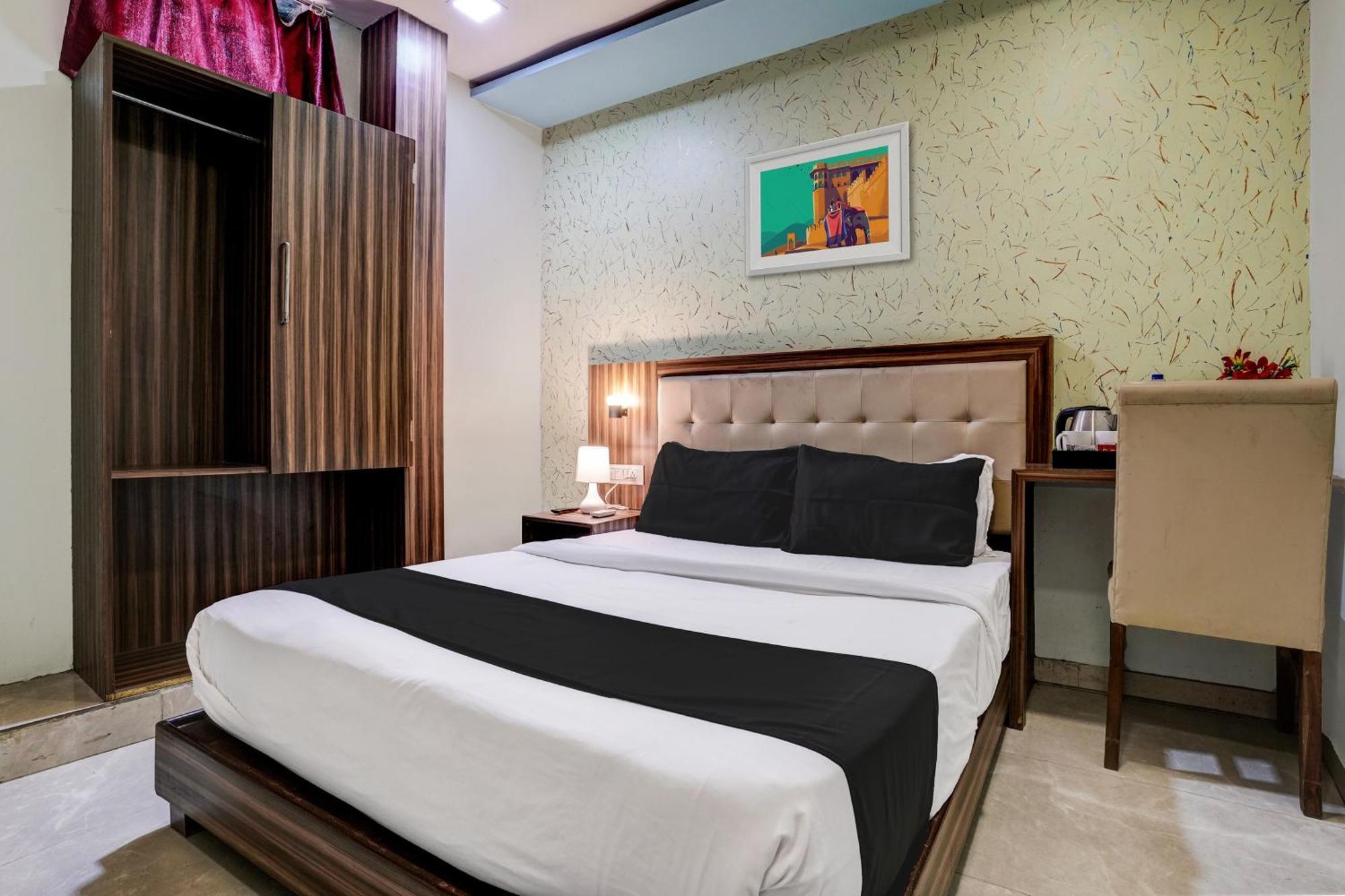 OYO 27640 Hotel Blue Sapphire Residency Bombay Eksteriør billede